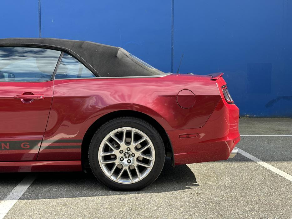 2014 Ford Mustang display photo