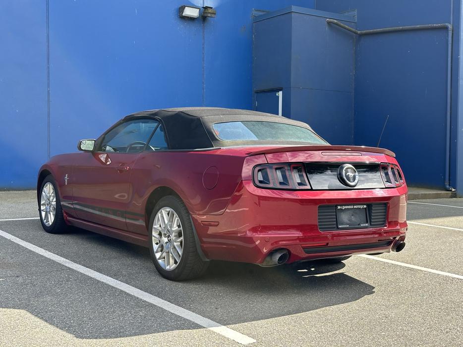2014 Ford Mustang display photo