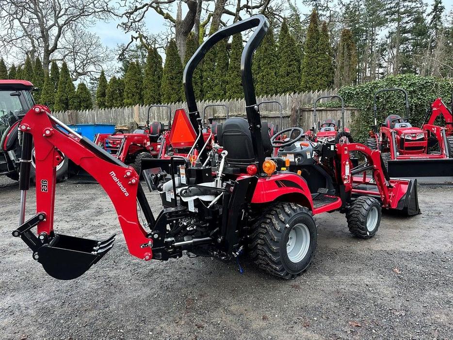 2023 Mahindra eMAX Series 20S HST display photo