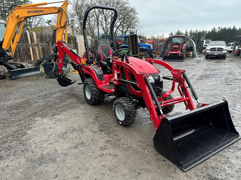2023 Mahindra eMAX Series 20S HST display photo