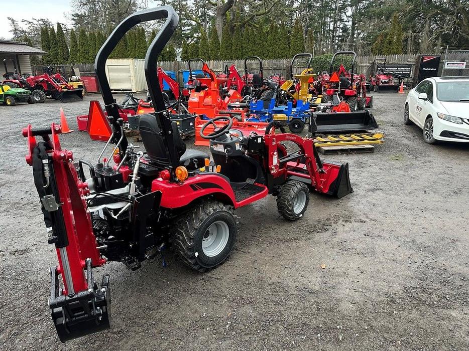 2023 Mahindra eMAX Series 20S HST display photo