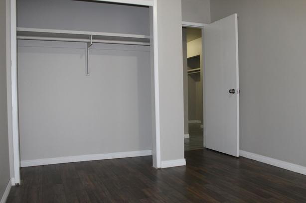 1 bedroom Argyll Apartments image 8