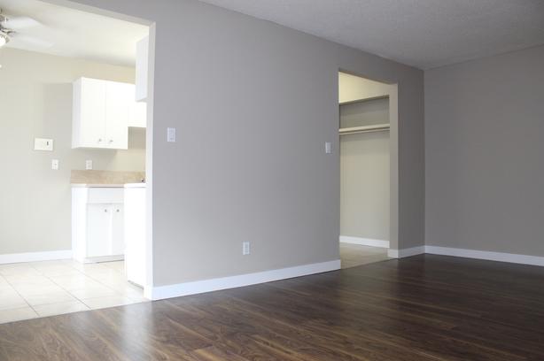 1 bedroom Oliver 2 Apartments image 1
