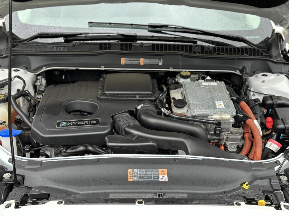 2015 Ford Fusion Hybrid display photo