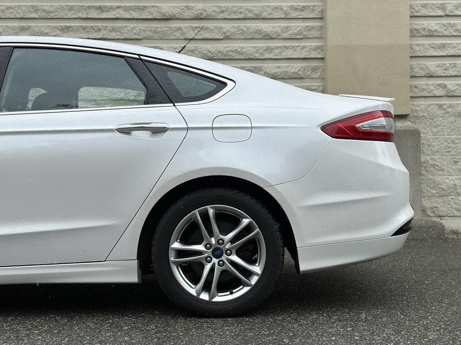 2015 Ford Fusion Hybrid display photo