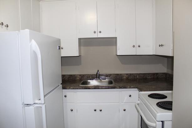 Bachelor Laurentian Apartments image 6