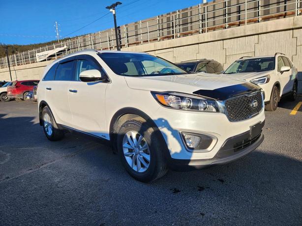 2016 Kia Sorento LX - HEATED FRONT SEATS, AWD image 3