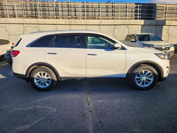 2016 Kia Sorento LX - HEATED FRONT SEATS, AWD image 4