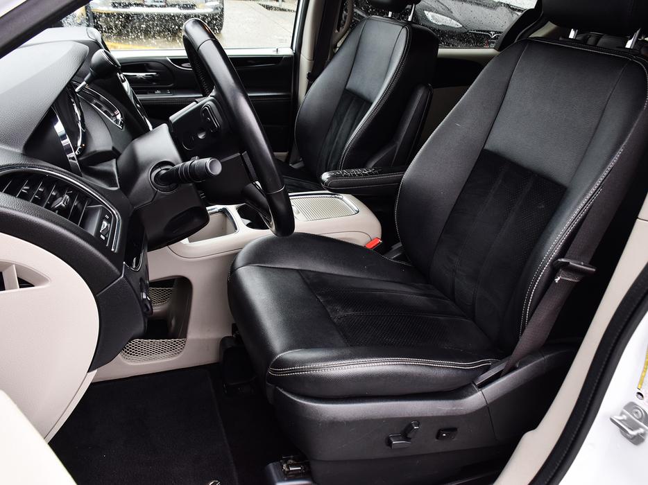 2018 Dodge Grand Caravan Premium Plus - Power Doors, Nav, Power Seats display photo