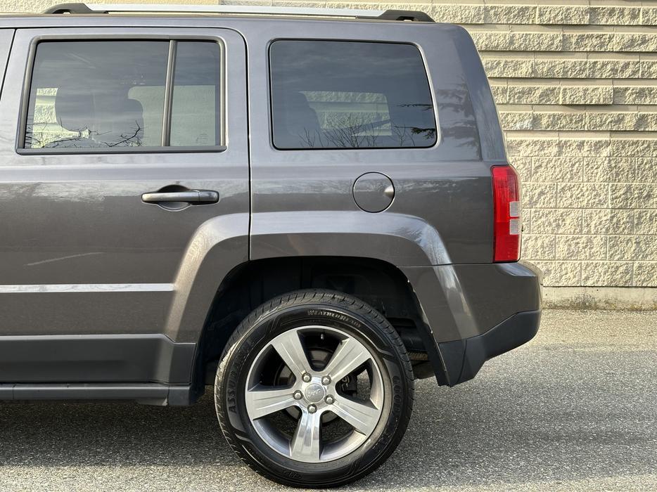 2016 Jeep Patriot display photo