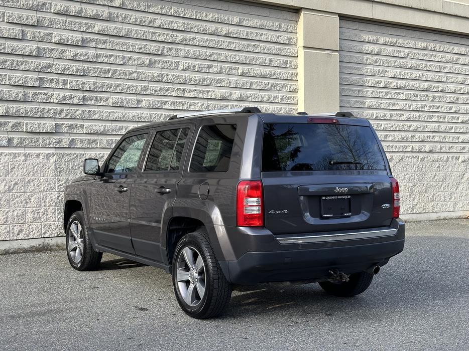 2016 Jeep Patriot display photo