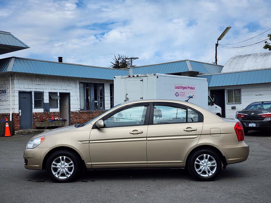 2010 Hyundai Accent display photo