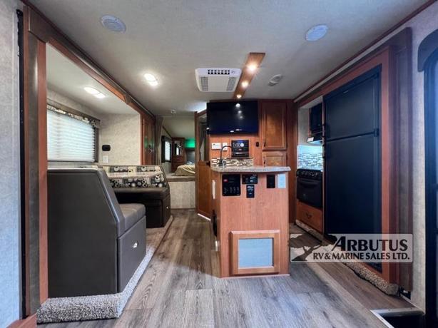 Used 2015 Adventurer LP (ALP) Eagle Cap Truck Camper 1165 image 6