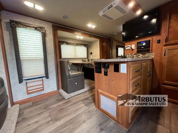 Used 2015 Adventurer LP (ALP) Eagle Cap Truck Camper 1165 image 7