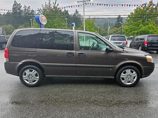 2009 Chevrolet  Uplander LS image 2