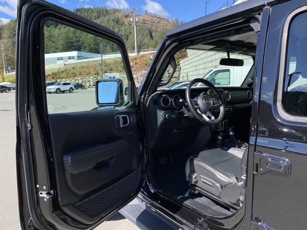 2021 Jeep Wrangler Unlimited Sahara 4WD-Convertible HardTop,Uconnect image 7