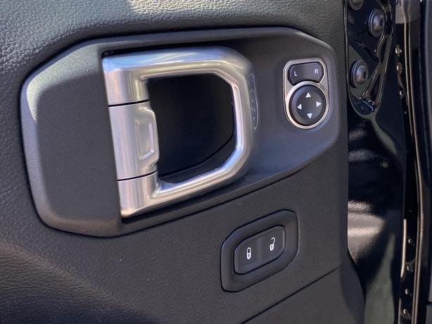 2021 Jeep Wrangler Unlimited Sahara 4WD-Convertible HardTop,Uconnect image 8