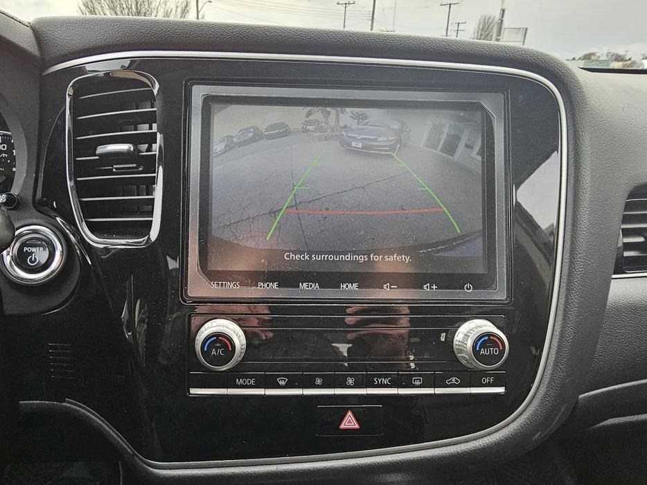 2020 Mitsubishi Outlander PHEV SE S-AWC display photo