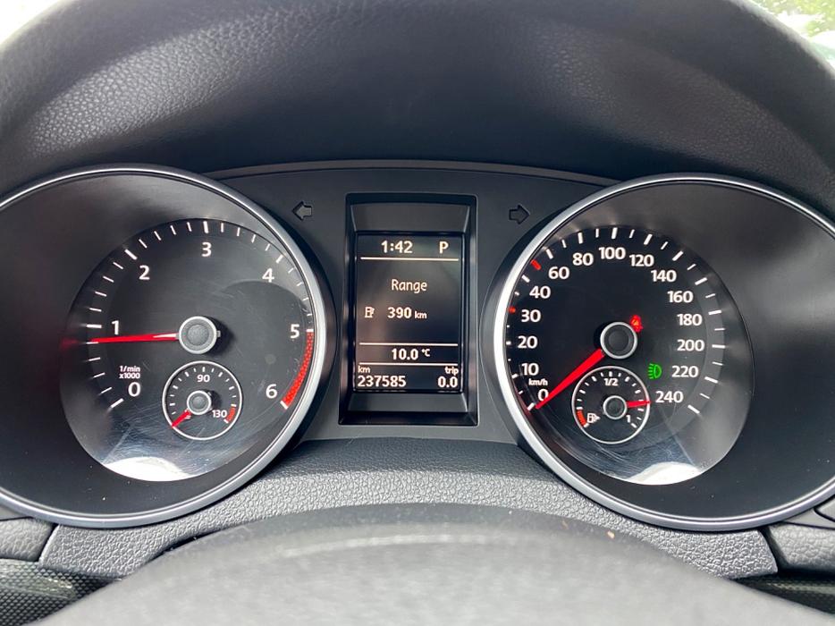 2013 Volkswagen  Golf Wagon REDUCED TDI w/Sunroof Automatic display photo
