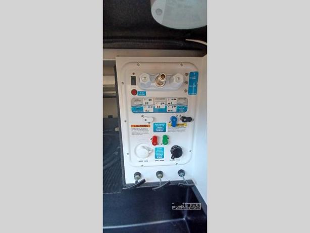 Used 2018 Grand Design Reflection 303RLS image 5