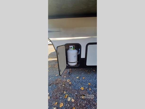 Used 2018 Grand Design Reflection 303RLS image 7