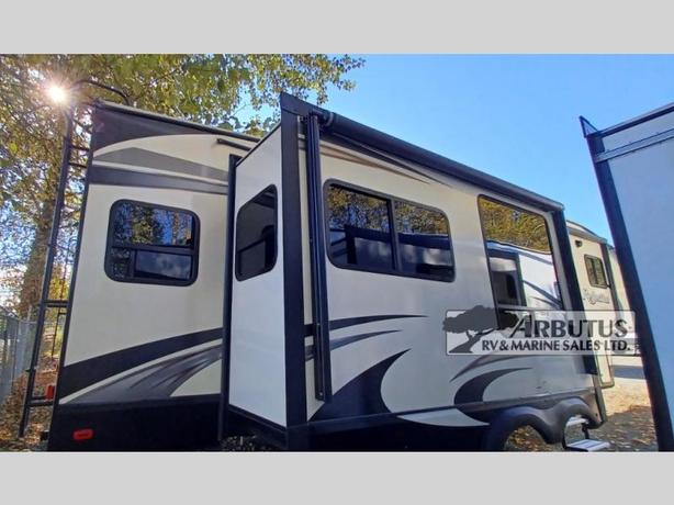 Used 2018 Grand Design Reflection 303RLS image 8