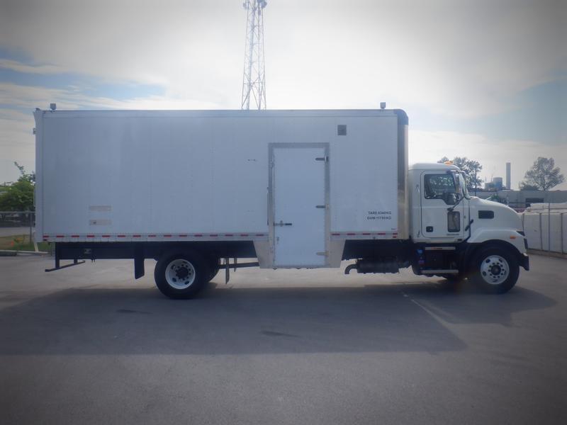 2021 Mack MD 24 foot Cube Van  Dually Diesel Air Brakes display photo