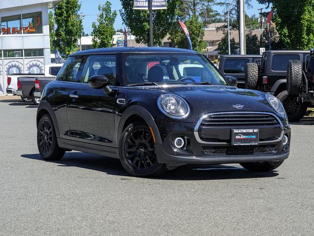 2021 MINI Cooper Cooper - Leather, Sunroof, Heated Seats image 4