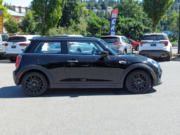 2021 MINI Cooper Cooper - Leather, Sunroof, Heated Seats image 5