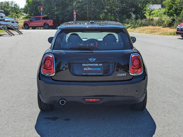 2021 MINI Cooper Cooper - Leather, Sunroof, Heated Seats image 7