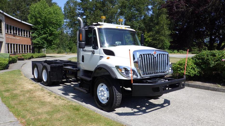 2013 International 7400 Workstar Cab And Chassis Diesel with Air Brakes display photo