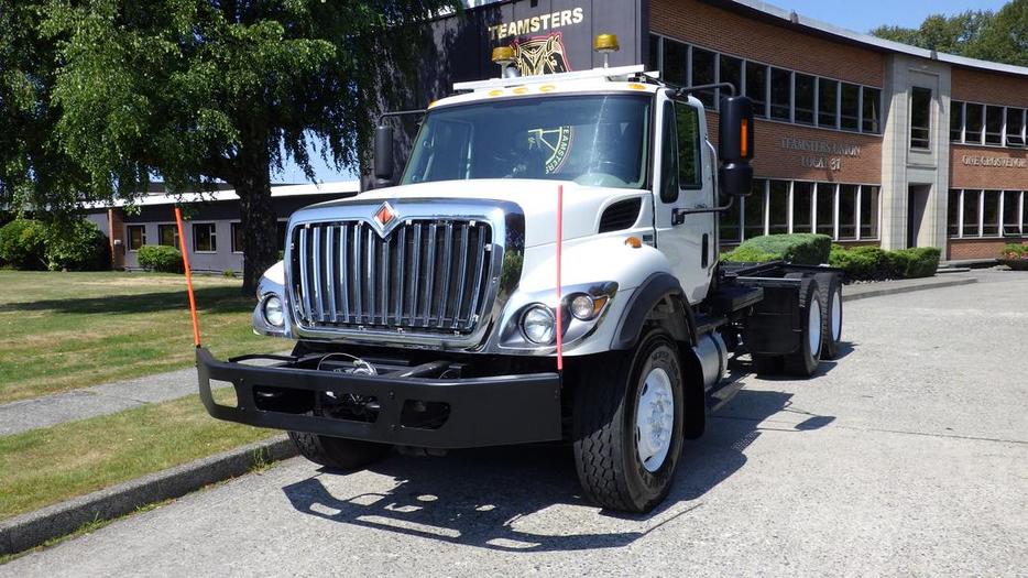 2013 International 7400 Workstar Cab And Chassis Diesel with Air Brakes display photo