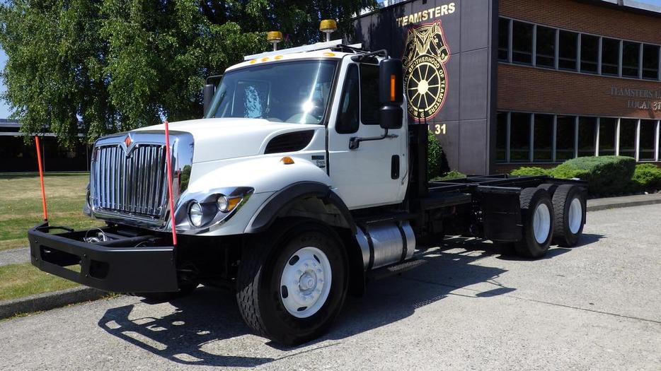 2013 International 7400 Workstar Cab And Chassis Diesel with Air Brakes display photo