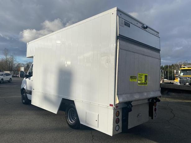 2017 Mercedes-Benz Sprinter 3500 170-inch WheelBase 14 Foot Cube Van With Power  image 3
