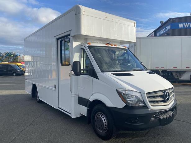 2017 Mercedes-Benz Sprinter 3500 170-inch WheelBase 14 Foot Cube Van With Power  image 7
