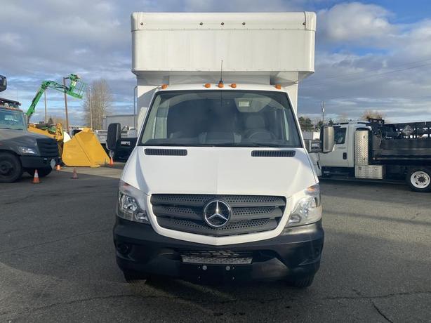 2017 Mercedes-Benz Sprinter 3500 170-inch WheelBase 14 Foot Cube Van With Power  image 8