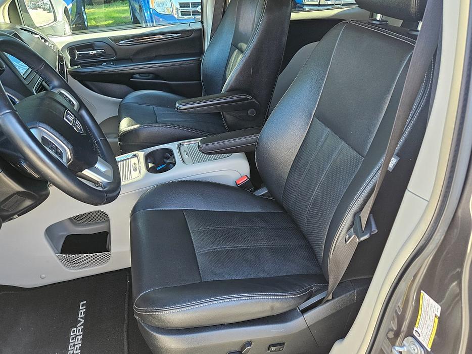 2017 Dodge  Grand Caravan Crew Plus display photo