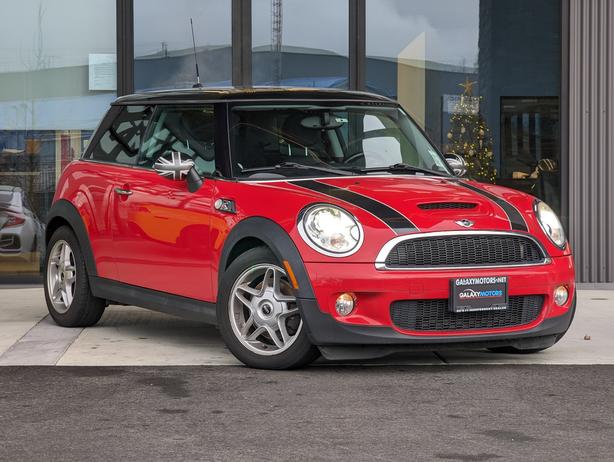 2010 MINI COOPER S S - BC Only, Heated Seats, Sunroof image 4