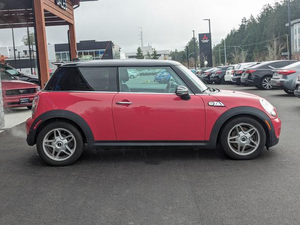 2010 MINI COOPER S S - BC Only, Heated Seats, Sunroof image 5
