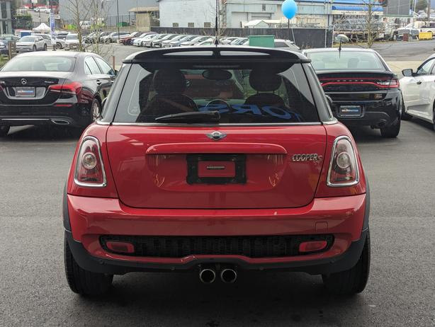 2010 MINI COOPER S S - BC Only, Heated Seats, Sunroof image 7