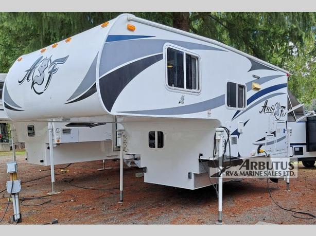 Used 2016 Northwood Arctic Fox Camper 811 Wet Bath image 2