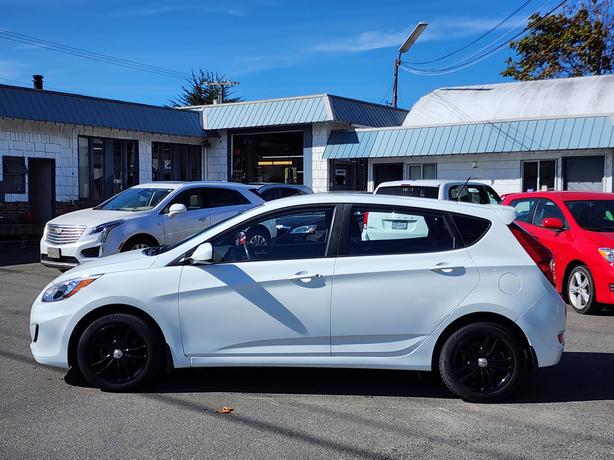 2016 Hyundai Accent image 3