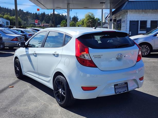 2016 Hyundai Accent image 4