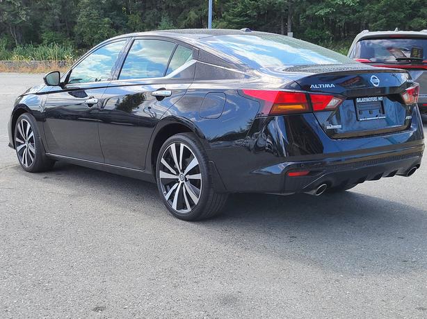 2022 Nissan Altima 2.5 Platinum, Nav, Heated Seats, Heated Steering image 8