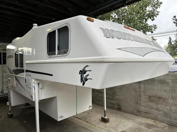 2013 Northern Lite Camper 8'11 image 1