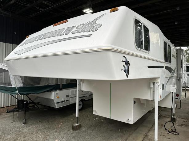 2013 Northern Lite Camper 8'11 image 6