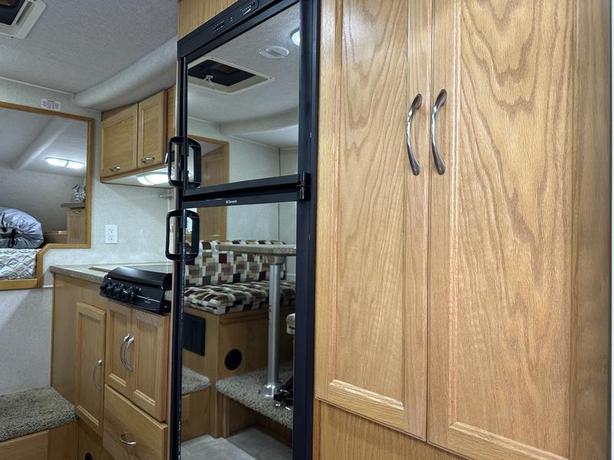 2013 Northern Lite Camper 8'11 image 8