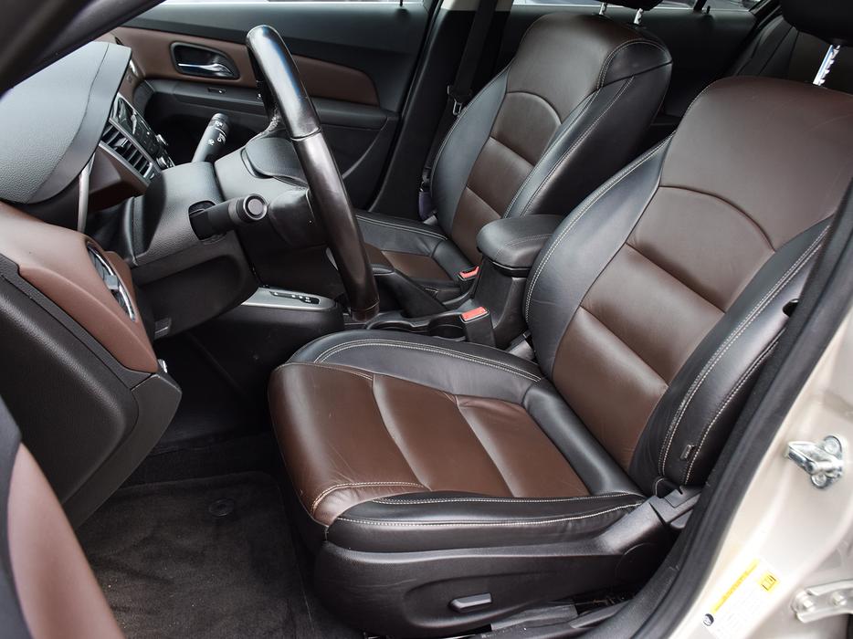 2016 Chevrolet Cruze LT - Heated Leather Seats, Sunroof, Backup Camera display photo