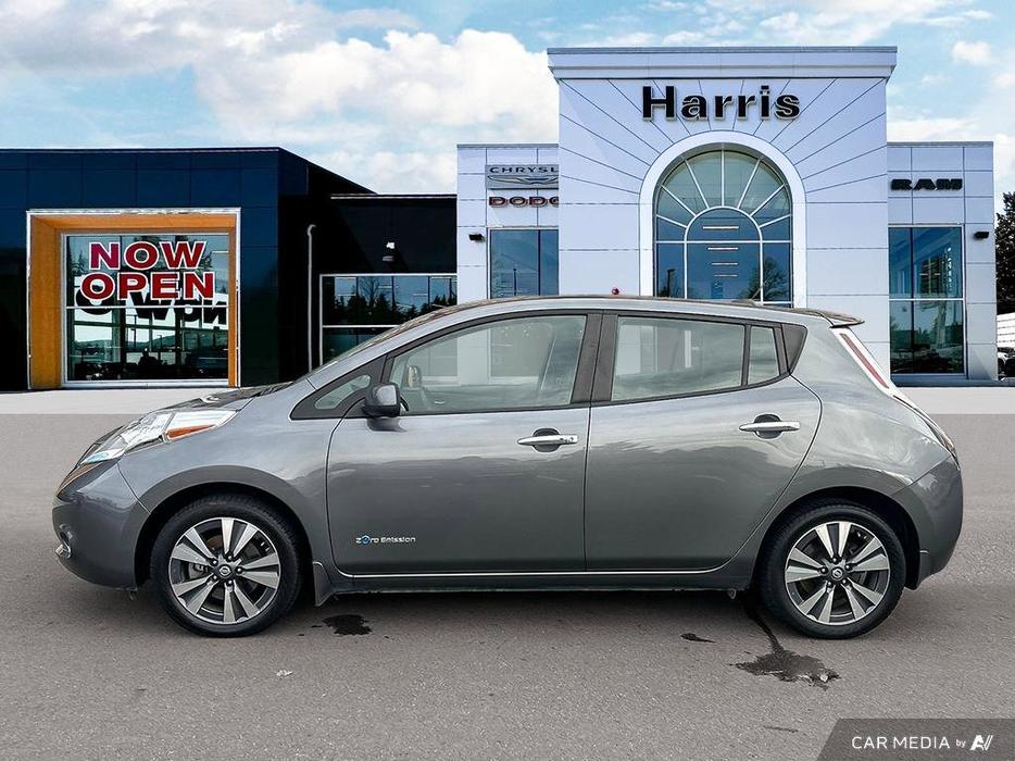 2016 Nissan LEAF SV display photo
