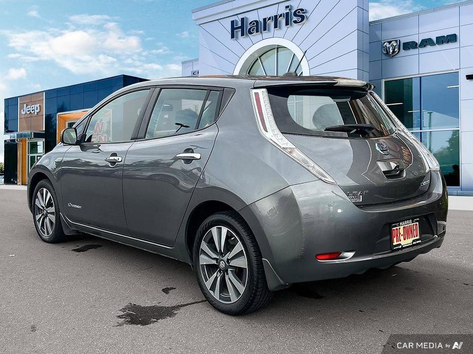 2016 Nissan LEAF SV display photo